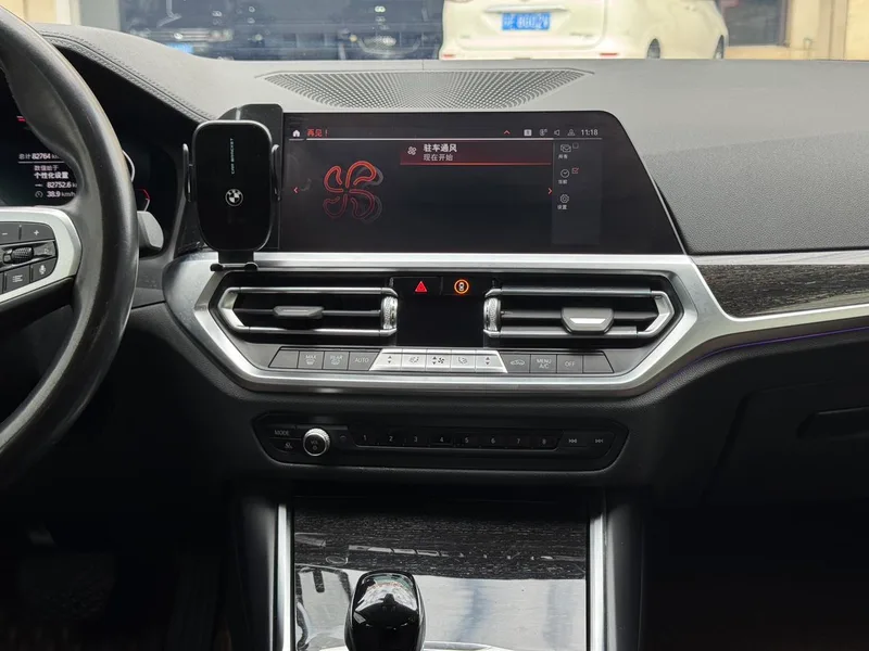 BMW 3 Series 2022 Restyling 325Li M Sports suit interior photo 13 BMW 3 Series 2022 Restyling 325Li M Sports suit interior photo 13