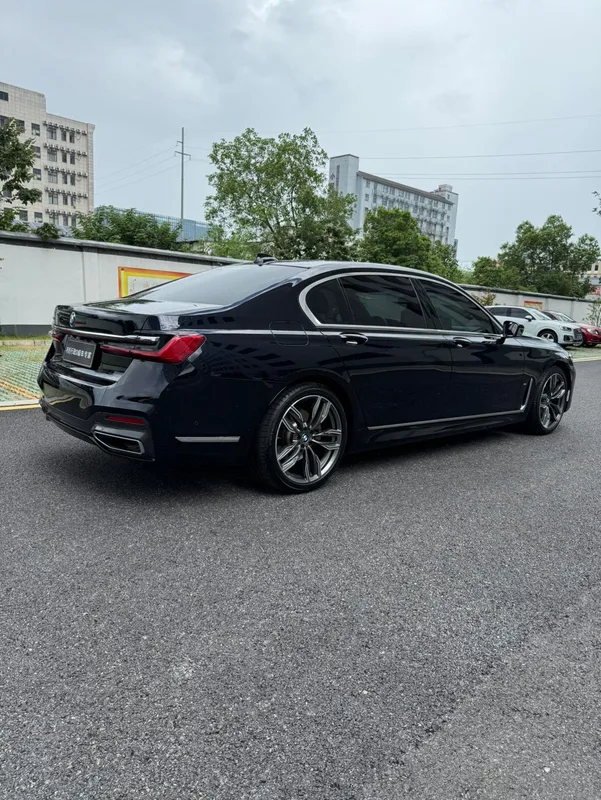 BMW 7 Series 2021 740Li xDrive Tipo administrativo M Conjunto deportivo interior foto 9 BMW 7 Series 2021 740Li xDrive Tipo administrativo M Conjunto deportivo interior foto 9