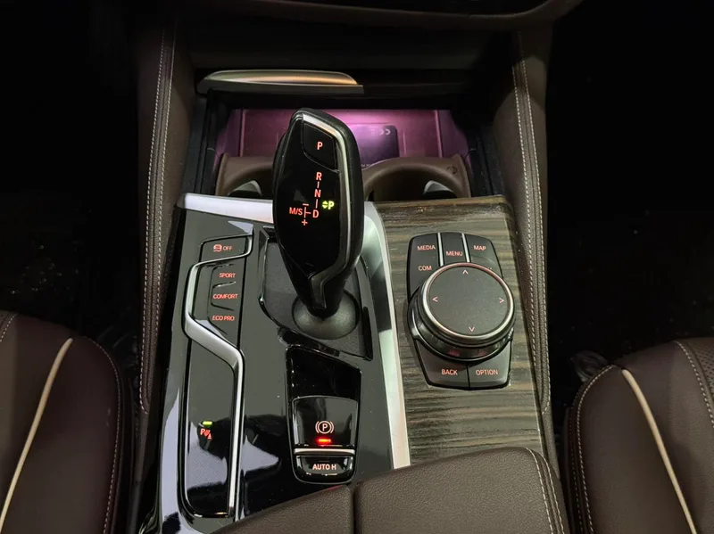 BMW 5 Series 2023 530Li Leading Type Luxury Set interior photo 15 BMW 5 Series 2023 530Li Leading Type Luxury Set interior photo 15
