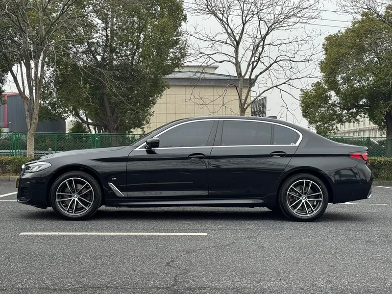 BMW 5 Series 2022 Second change 525Li M Sports suit exterior photo 2 BMW 5 Series 2022 Second change 525Li M Sports suit exterior photo 2