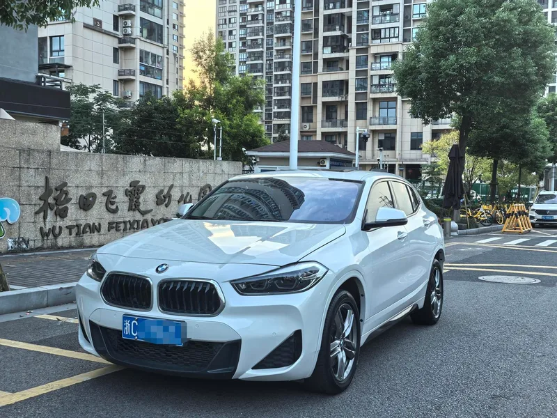 BMW X2 2022 sDrive25i M Off-road suit exterior photo 1 BMW X2 2022 sDrive25i M Off-road suit exterior photo 1