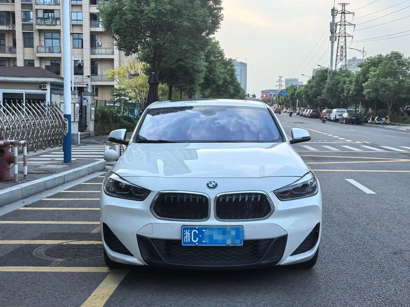 BMW X2 2022 sDrive25i M Off-road suit exterior photo 2 BMW X2 2022 sDrive25i M Off-road suit exterior photo 2