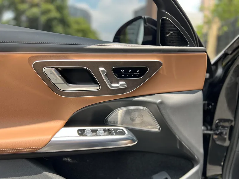 Mercedes-Benz E-Class 2024 E 300 L Luxury type Passenger car interior photo 11