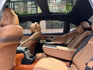 Mercedes-Benz E-Class 2024 E 300 L Luxury type Passenger car interior photo 12