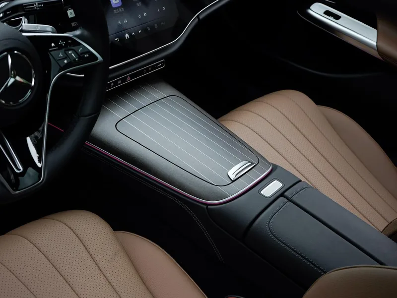 Mercedes-Benz E-Class 2024 E 350 e L Passenger car interior photo 17 Mercedes-Benz E-Class 2024 E 350 e L Passenger car interior photo 17