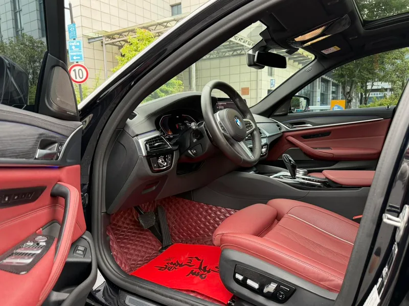 BMW 5 Series 2022 Restyling 530Li Premium Class M Sports suit interior photo 10 BMW 5 Series 2022 Restyling 530Li Premium Class M Sports suit interior photo 10