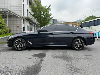 BMW 5 Series 2022 Restyling 530Li Premium Class M Sports suit interior photo 15 BMW 5 Series 2022 Restyling 530Li Premium Class M Sports suit interior photo 15