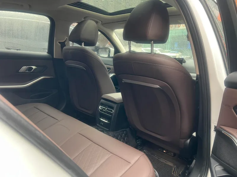 BMW 3 Series 2023 325i M Sports suit interior photo 7 BMW 3 Series 2023 325i M Sports suit interior photo 7