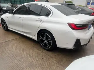 BMW 3 Series 2023 325i M Sports suit interior photo 10 BMW 3 Series 2023 325i M Sports suit interior photo 10