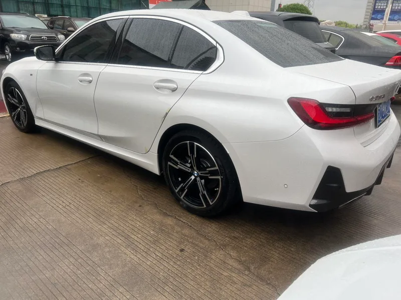 BMW 3 Series 2023 325i M Sports suit interior photo 10 BMW 3 Series 2023 325i M Sports suit interior photo 10