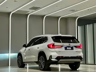BMW X1 2023 xDrive25Li X Traje de diseño exterior foto 4 BMW X1 2023 xDrive25Li X Traje de diseño exterior foto 4