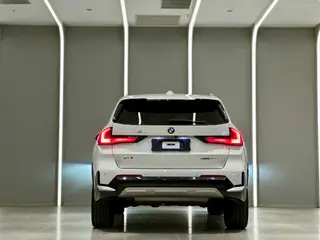 BMW X1 2023 xDrive25Li X Traje de diseño exterior foto 5 BMW X1 2023 xDrive25Li X Traje de diseño exterior foto 5