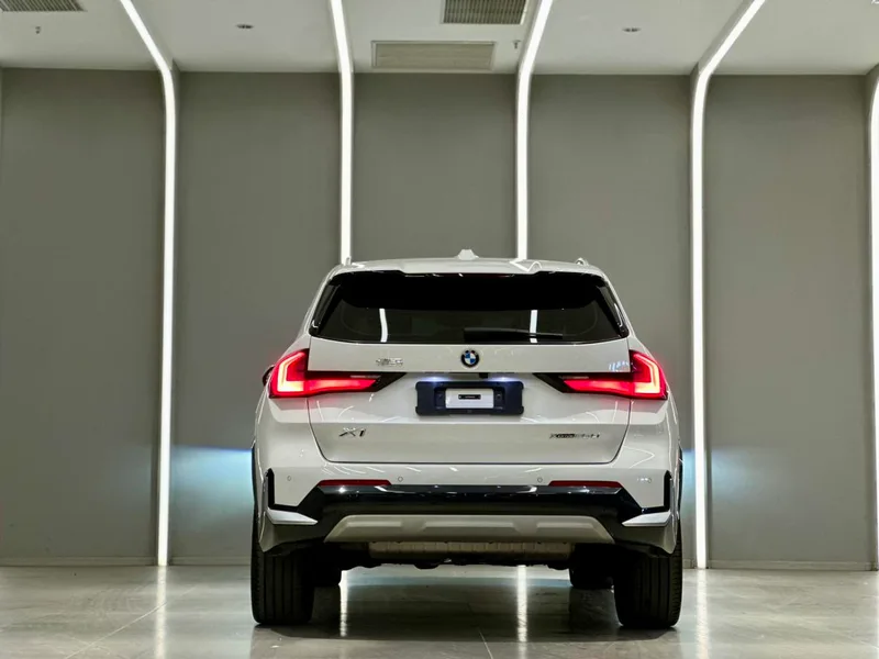 BMW X1 2023 xDrive25Li X Traje de diseño exterior foto 5 BMW X1 2023 xDrive25Li X Traje de diseño exterior foto 5