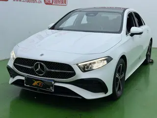 Mercedes-Benz A-Class 2023 A 200 L Edición de moda de coche deportivo exterior foto 1 Mercedes-Benz A-Class 2023 A 200 L Edición de moda de coche deportivo exterior foto 1