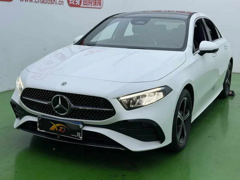 Mercedes-Benz A-Class 2023 A 200 L Edición de moda de coche deportivo exterior foto 1 Mercedes-Benz A-Class 2023 A 200 L Edición de moda de coche deportivo exterior foto 1
