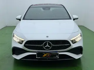 Mercedes-Benz A-Class 2023 A 200 L Edición de moda de coche deportivo exterior foto 2 Mercedes-Benz A-Class 2023 A 200 L Edición de moda de coche deportivo exterior foto 2