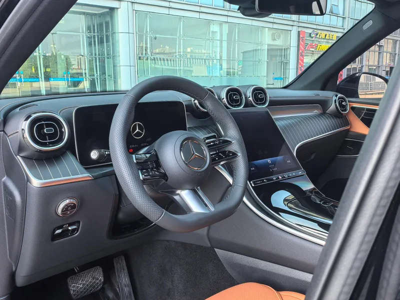 Mercedes-Benz GLC 2023 GLC 260 L 4MATIC Luxury type 5 seat interior photo 8