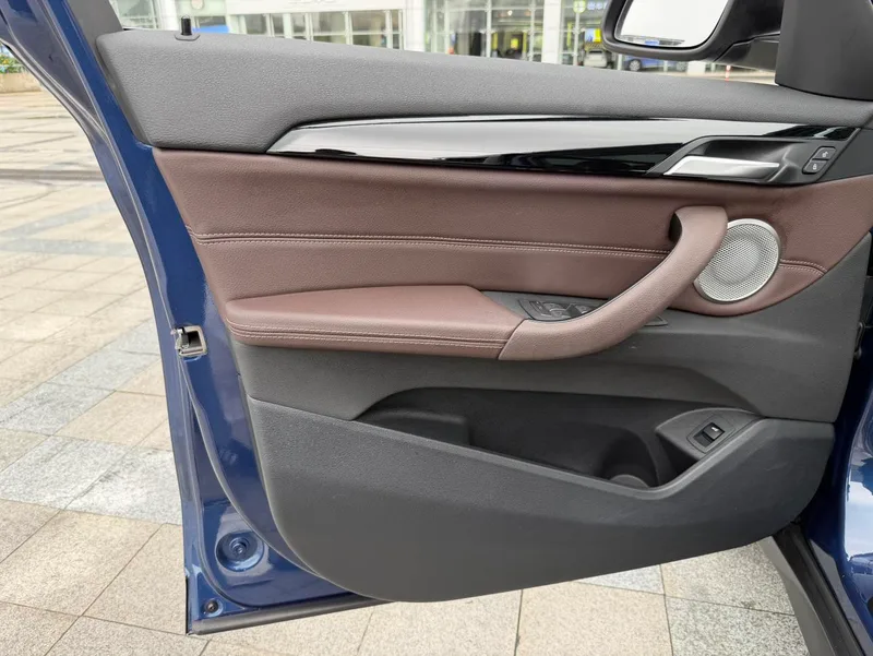 BMW X1 2022 sDrive25Li Leading Type interior photo 19