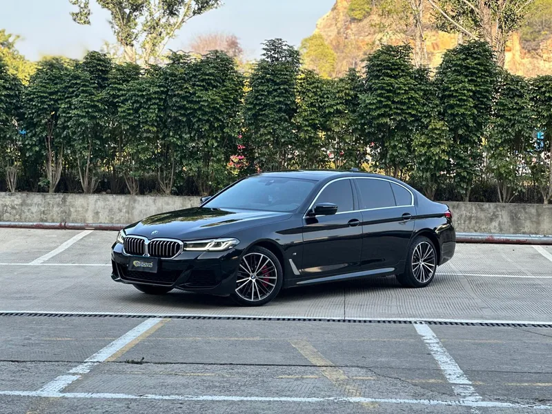BMW 5 Series 2023 530Li Leader M Ensemble de sport extérieur photo 1 BMW 5 Series 2023 530Li Leader M Ensemble de sport extérieur photo 1