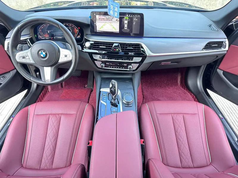 BMW 5 Series 2023 530Li Leader M Ensemble de sport intérieur photo 11 BMW 5 Series 2023 530Li Leader M Ensemble de sport intérieur photo 11