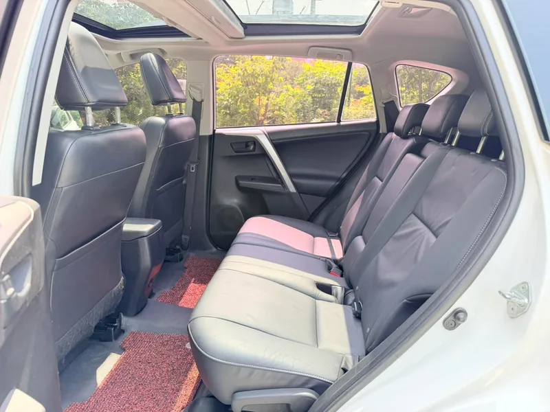 Toyota RAV4 2018 2.5L Automatic four-wheel drive elite i version interior photo 10