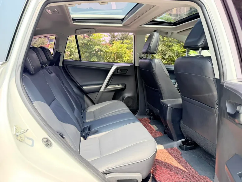 Toyota RAV4 2018 2.5L Automatic four-wheel drive elite i version interior photo 13