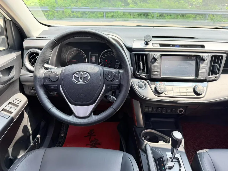 Toyota RAV4 2018 2.5L Automatic four-wheel drive elite i version interior photo 14