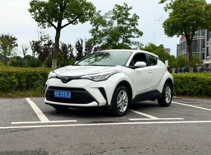 Toyota C-HR 2022 2.0L Leading Edition exterior photo 1 Toyota C-HR 2022 2.0L Leading Edition exterior photo 1