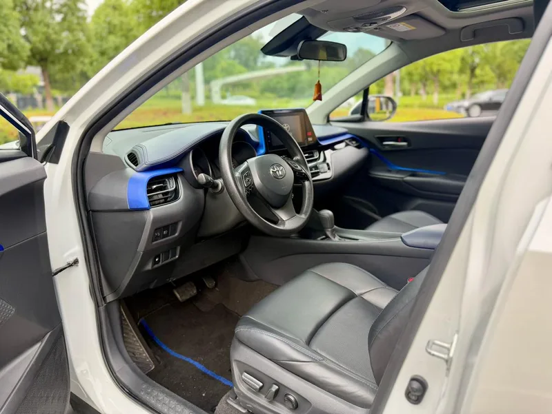 Toyota C-HR 2022 2.0L Leading Edition exterior photo 4 Toyota C-HR 2022 2.0L Leading Edition exterior photo 4