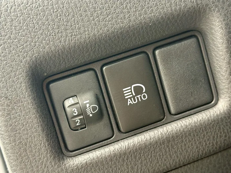Toyota C-HR 2022 2.0L Leading Edition interior photo 10 Toyota C-HR 2022 2.0L Leading Edition interior photo 10