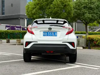 Toyota C-HR 2022 2.0L Leading Edition interior photo 13 Toyota C-HR 2022 2.0L Leading Edition interior photo 13