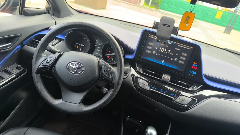 Toyota C-HR 2020 2.0L Version leader intérieur photo 10 Toyota C-HR 2020 2.0L Version leader intérieur photo 10