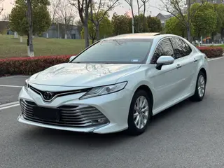 Toyota Camry 2021 2.0G Роскошная версия