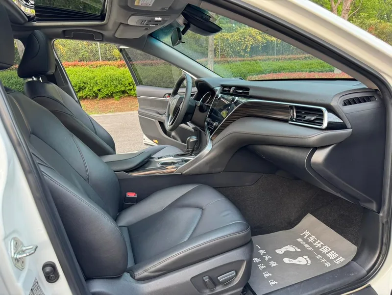 Toyota Camry 2021 2.0G Роскошная версия интерьер фото 11