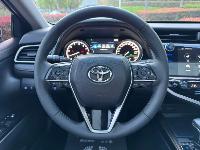 Toyota Camry 2021 2.0G Роскошная версия интерьер фото 18