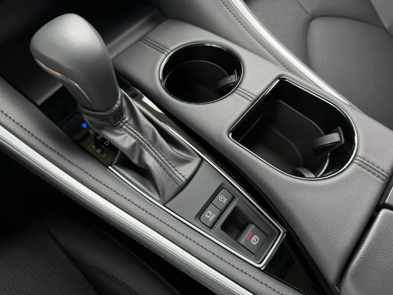 Toyota Avalon 2023 2.0L CVT Luxury Edition interior photo 10