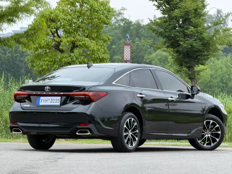Toyota Avalon 2023 2.0L CVT Luxury Edition interior photo 17