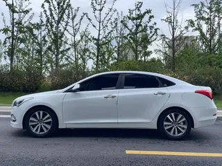 Hyundai Mistra 2016 1.8L Intelligent automatique GLS intérieur photo 13 Hyundai Mistra 2016 1.8L Intelligent automatique GLS intérieur photo 13