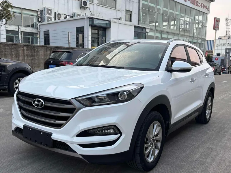 Hyundai Tucson 2015 1.6T Dual-clutch, two-wheel drive, intelligent model exterior photo 1 Hyundai Tucson 2015 1.6T Dual-clutch, two-wheel drive, intelligent model exterior photo 1