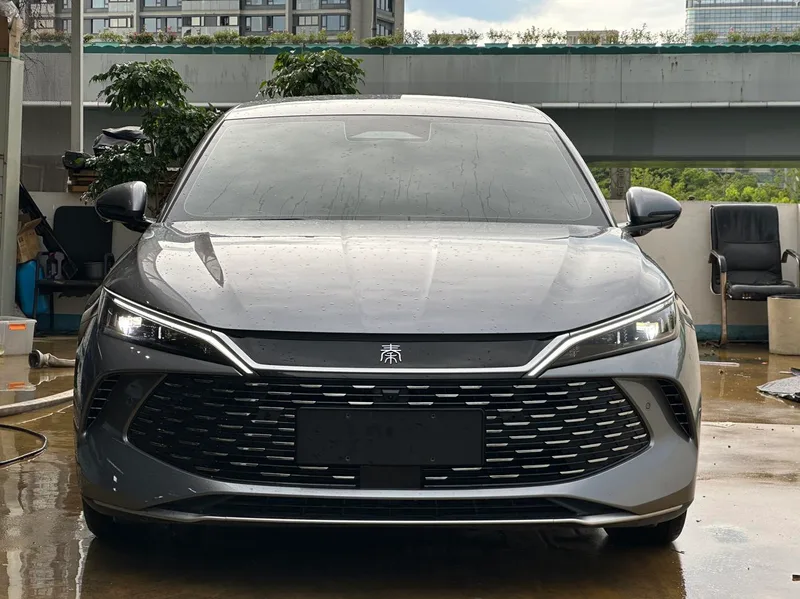 BYD Qin L 2025 Премиум-версия с автопилотом DM-i 80KM Лидирующий экстерьер фото 2