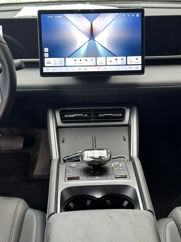BYD Qin L 2025 Премиум-версия с автопилотом DM-i 80KM Лидирующий интерьер фото 11