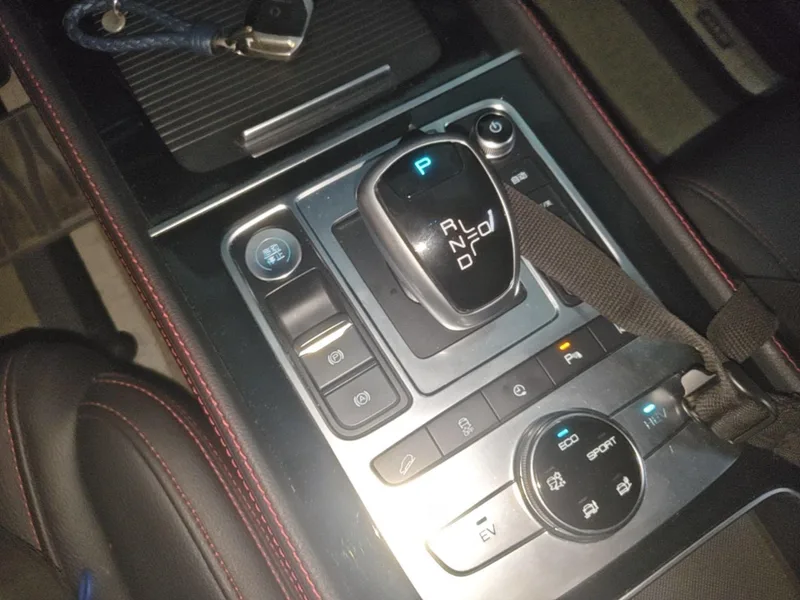 BYD Tang DM 2018 DM 2.0T Full-time four-wheel drive intelligent joint creation type 7 seat China V interior photo 10 BYD Tang DM 2018 DM 2.0T Full-time four-wheel drive intelligent joint creation type 7 seat China V interior photo 10