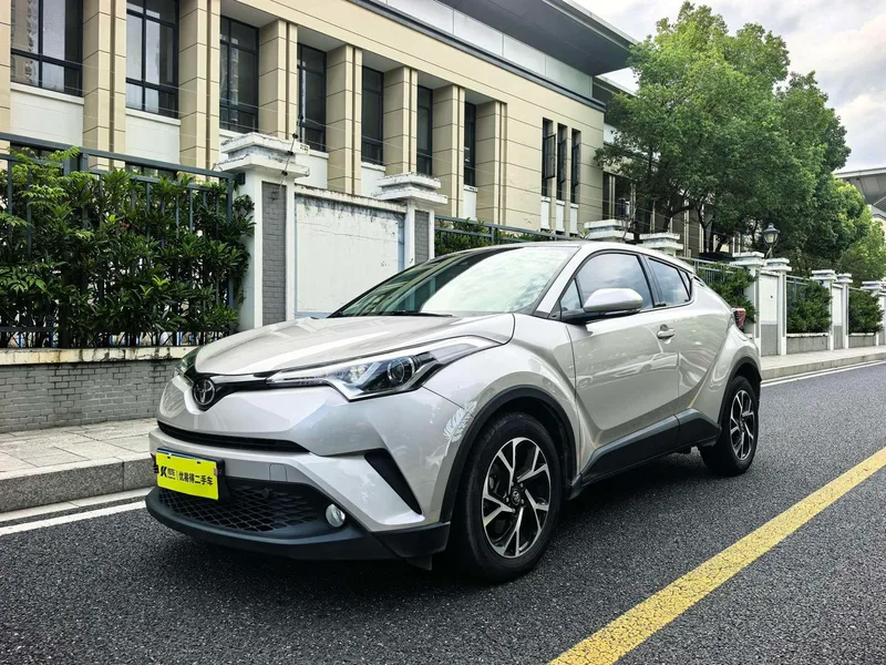 Toyota C-HR 2021 2.0L Luxury Edition exterior photo 1 Toyota C-HR 2021 2.0L Luxury Edition exterior photo 1