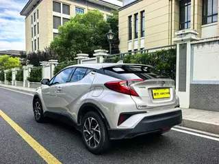 Toyota C-HR 2021 2.0L Luxury Edition exterior photo 4 Toyota C-HR 2021 2.0L Luxury Edition exterior photo 4
