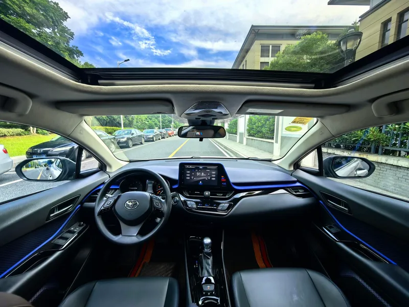 Toyota C-HR 2021 2.0L Luxury Edition exterior photo 6 Toyota C-HR 2021 2.0L Luxury Edition exterior photo 6