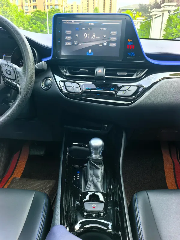 Toyota C-HR 2021 2.0L Luxury Edition interior photo 10 Toyota C-HR 2021 2.0L Luxury Edition interior photo 10