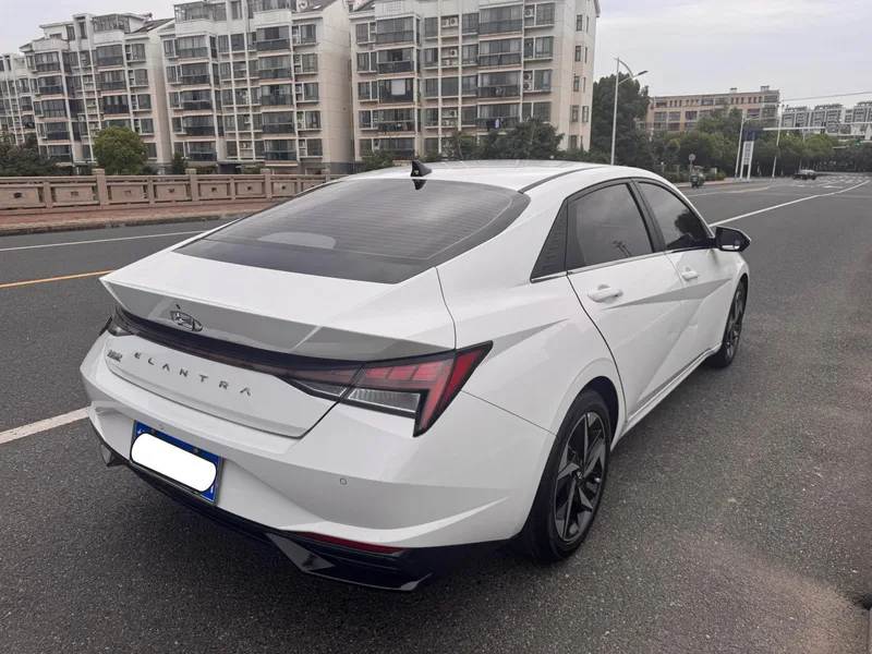 Hyundai Elantra 2021 1.5L CVT LUX Premium Edition exterior photo 5 Hyundai Elantra 2021 1.5L CVT LUX Premium Edition exterior photo 5