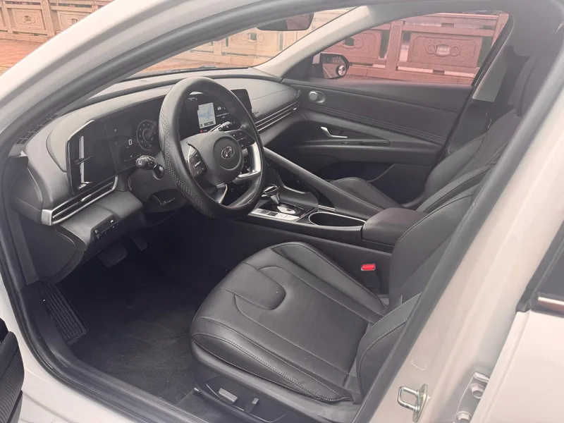 Hyundai Elantra 2021 1.5L CVT LUX Premium Edition interior photo 6 Hyundai Elantra 2021 1.5L CVT LUX Premium Edition interior photo 6