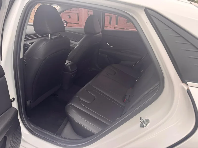 Hyundai Elantra 2021 1.5L CVT LUX Premium Edition interior photo 7 Hyundai Elantra 2021 1.5L CVT LUX Premium Edition interior photo 7
