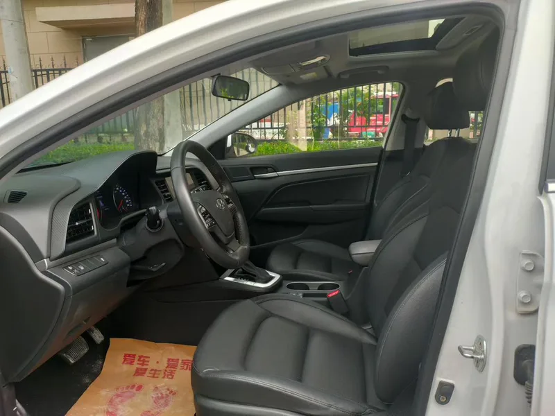 Hyundai Elantra Lingdong 2020 1.5L CVT Smart Display Elite-type interior photo 7 Hyundai Elantra Lingdong 2020 1.5L CVT Smart Display Elite-type interior photo 7